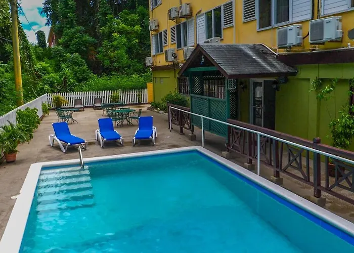 Pineapple Court Hotel