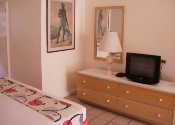 Hotel Pineapple Court 2*