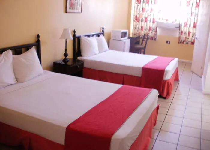 Hotel Pineapple Court