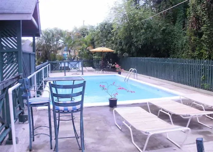 Pineapple Court