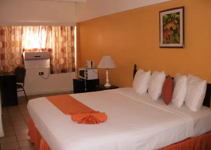 Pineapple Court Hotel Ocho Rios