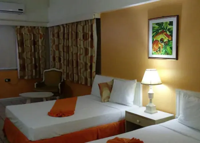 Hotel Pineapple Court