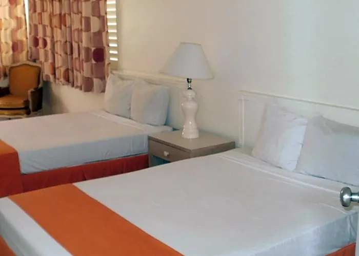 Pineapple Court Hotel