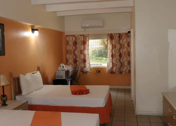 Pineapple Court Hotel Ocho Ríos