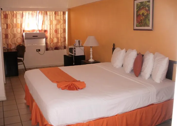 Pineapple Court Hotel Ocho Rios