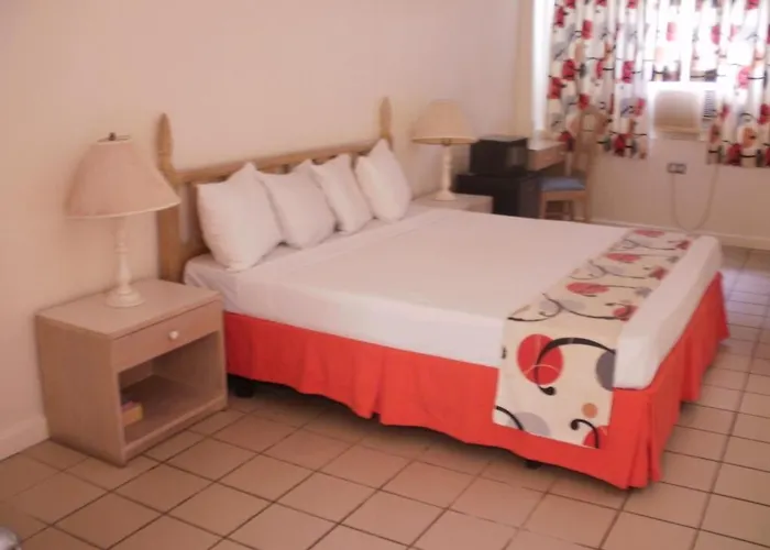 Pineapple Court Hotel