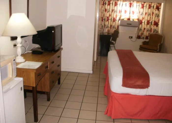 Hotel Pineapple Court