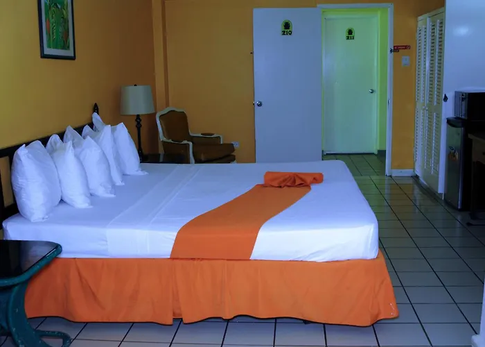 Pineapple Court Hotel Ocho Rios