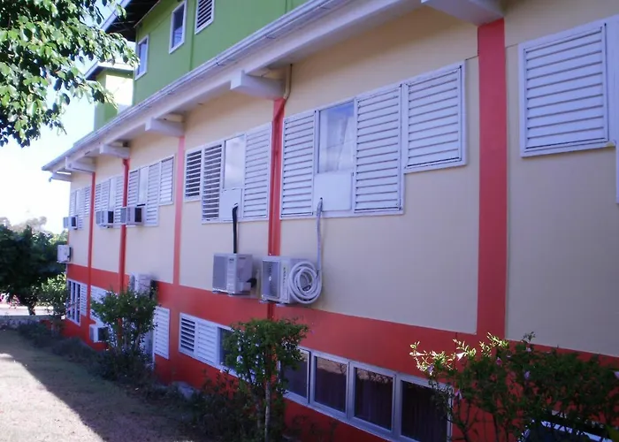 Pineapple Court Hotel