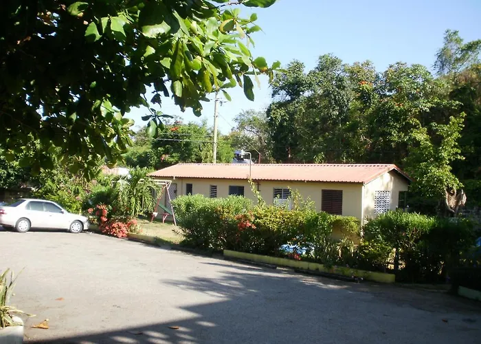 Pineapple Court 2*